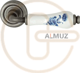 Klamka Dalia 661, kolor FV patynowany stare srebro, porcelana biała kwiat niebieski